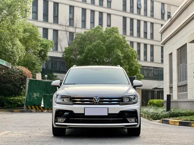 Volkswagen Tiguan L 2021 330TSI Transmission automatique à deux roues motrices R-Line Version de plus en plus extérieur photo 2