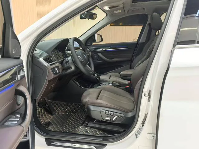 BMW X1 2022 xDrive25Li Tipo de lujo interior foto 8 BMW X1 2022 xDrive25Li Tipo de lujo interior foto 8