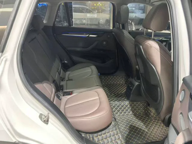 BMW X1 2022 xDrive25Li Tipo de lujo interior foto 12 BMW X1 2022 xDrive25Li Tipo de lujo interior foto 12