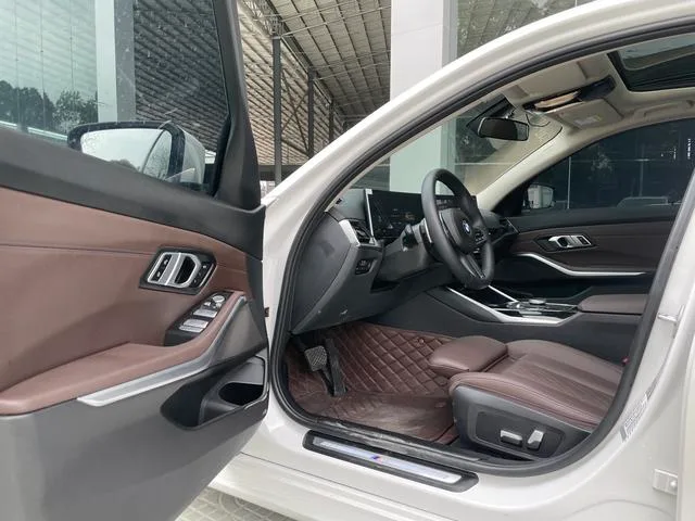 BMW 3 Series 2023 320Li M Sports suit interior photo 15 BMW 3 Series 2023 320Li M Sports suit interior photo 15