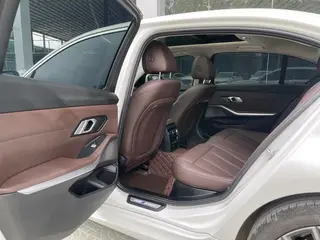 BMW 3 Series 2023 320Li M Sports suit interior photo 18 BMW 3 Series 2023 320Li M Sports suit interior photo 18