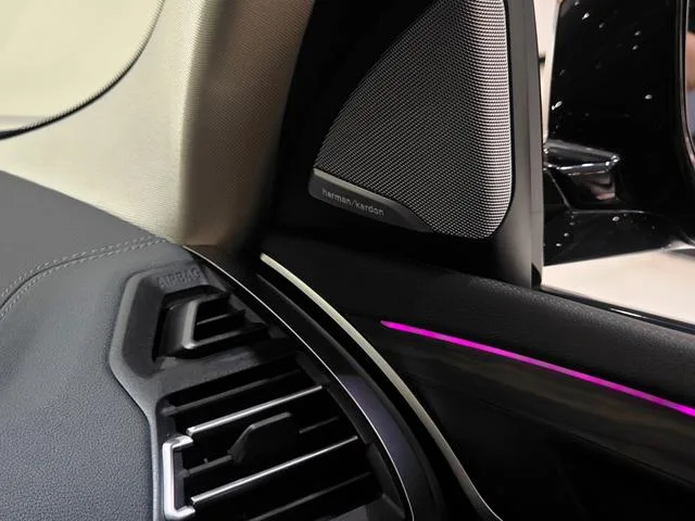 BMW X3 2022 xDrive30i Leading Type M Obsidian Night Suit interior photo 11 BMW X3 2022 xDrive30i Leading Type M Obsidian Night Suit interior photo 11