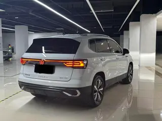 Volkswagen Tharu 2023 300TSI Versión de luna brillante con tracción en dos ruedas exterior foto 3