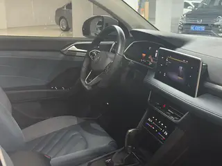 Volkswagen Tharu 2023 300TSI Versión de luna brillante con tracción en dos ruedas interior foto 9