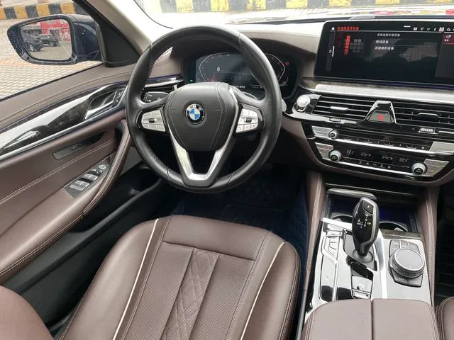 BMW 5 Series 2022 Модификация 525Li Роскошный набор интерьер фото 15 BMW 5 Series 2022 Модификация 525Li Роскошный набор интерьер фото 15
