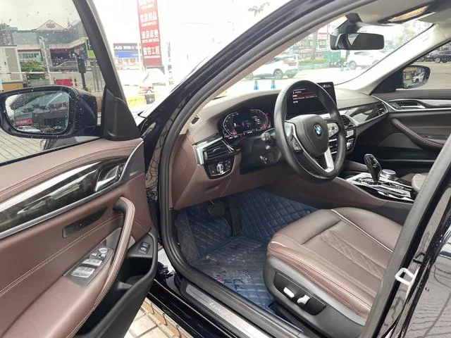 BMW 5 Series 2022 Модификация 525Li Роскошный набор интерьер фото 18 BMW 5 Series 2022 Модификация 525Li Роскошный набор интерьер фото 18