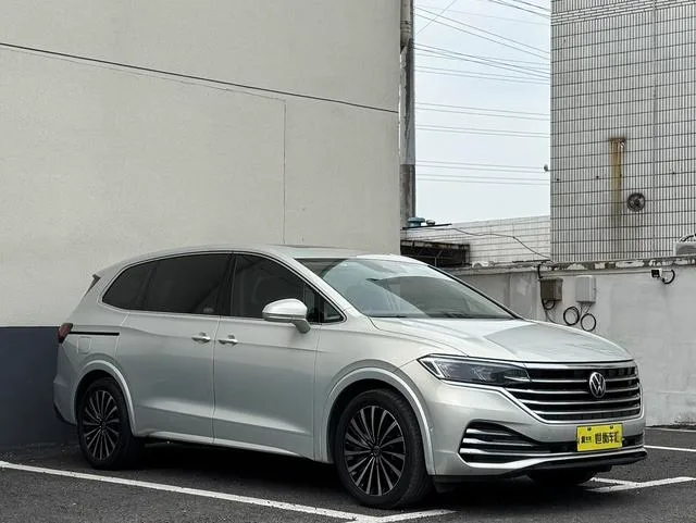 Volkswagen Viloran 2022 380TSI Acabado premium exterior foto 3 Volkswagen Viloran 2022 380TSI Acabado premium exterior foto 3