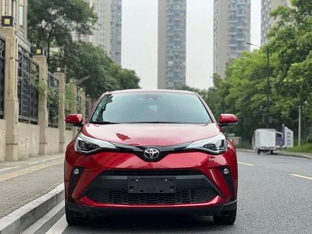 Toyota C-HR 2021 2.0L Edición de lujo exterior foto 2 Toyota C-HR 2021 2.0L Edición de lujo exterior foto 2