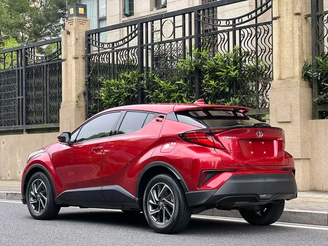 Toyota C-HR 2021 2.0L Edición de lujo exterior foto 4 Toyota C-HR 2021 2.0L Edición de lujo exterior foto 4