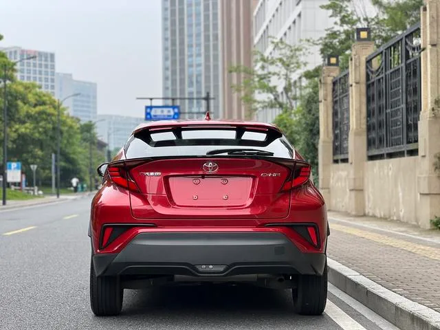 Toyota C-HR 2021 2.0L Edición de lujo exterior foto 5 Toyota C-HR 2021 2.0L Edición de lujo exterior foto 5