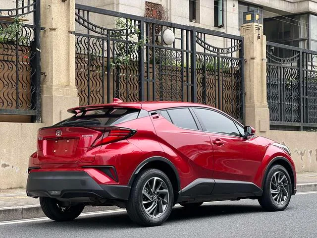 Toyota C-HR 2021 2.0L Edición de lujo exterior foto 6 Toyota C-HR 2021 2.0L Edición de lujo exterior foto 6