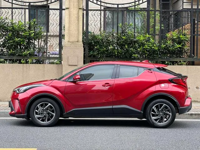 Toyota C-HR 2021 2.0L Edición de lujo exterior foto 7 Toyota C-HR 2021 2.0L Edición de lujo exterior foto 7