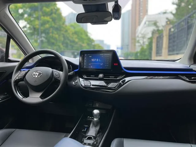 Toyota C-HR 2021 2.0L Edición de lujo interior foto 11 Toyota C-HR 2021 2.0L Edición de lujo interior foto 11