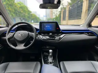Toyota C-HR 2021 2.0L Edición de lujo interior foto 12 Toyota C-HR 2021 2.0L Edición de lujo interior foto 12