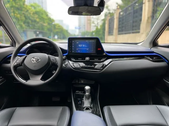 Toyota C-HR 2021 2.0L Edición de lujo interior foto 12 Toyota C-HR 2021 2.0L Edición de lujo interior foto 12