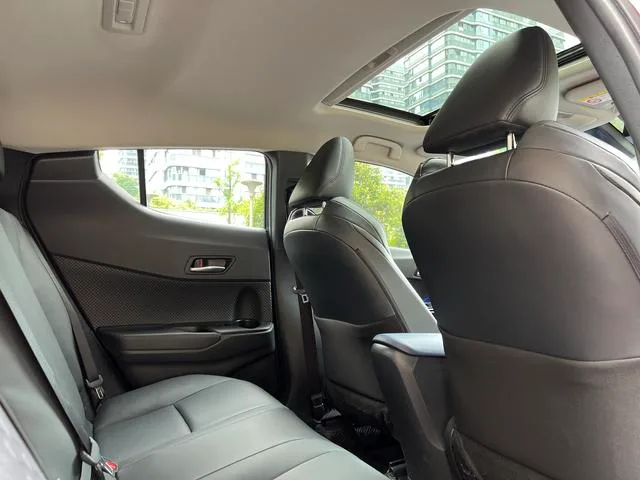 Toyota C-HR 2021 2.0L Edición de lujo interior foto 13 Toyota C-HR 2021 2.0L Edición de lujo interior foto 13