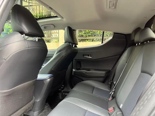 Toyota C-HR 2021 2.0L Edición de lujo interior foto 15 Toyota C-HR 2021 2.0L Edición de lujo interior foto 15