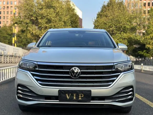 Volkswagen Viloran 2022 380TSI Acabado premium exterior foto 2 Volkswagen Viloran 2022 380TSI Acabado premium exterior foto 2
