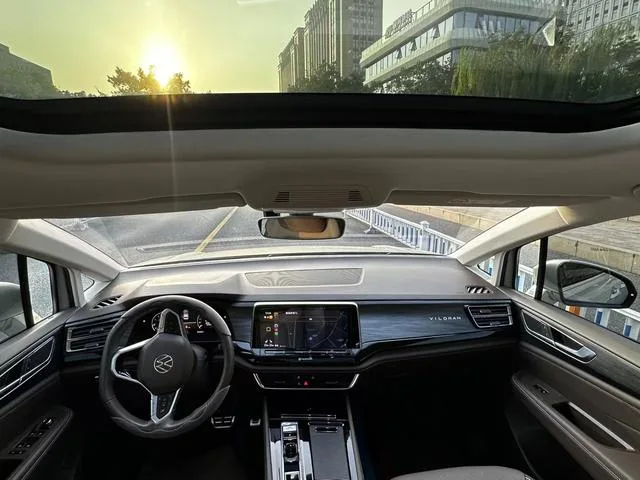 Volkswagen Viloran 2022 380TSI Acabado premium exterior foto 5 Volkswagen Viloran 2022 380TSI Acabado premium exterior foto 5