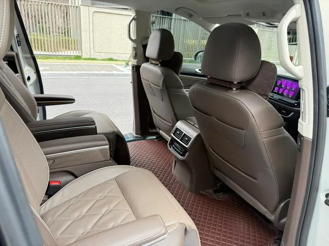 Volkswagen Viloran 2022 380TSI Acabado premium interior foto 11 Volkswagen Viloran 2022 380TSI Acabado premium interior foto 11