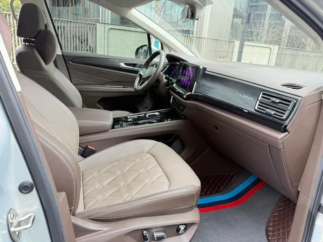 Volkswagen Viloran 2022 380TSI Acabado premium interior foto 12 Volkswagen Viloran 2022 380TSI Acabado premium interior foto 12