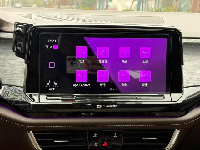 Volkswagen Viloran 2022 380TSI Acabado premium interior foto 15 Volkswagen Viloran 2022 380TSI Acabado premium interior foto 15