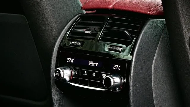 BMW 5 Series 2022 530Li Tipo administrativo M Conjunto deportivo interior foto 8 BMW 5 Series 2022 530Li Tipo administrativo M Conjunto deportivo interior foto 8