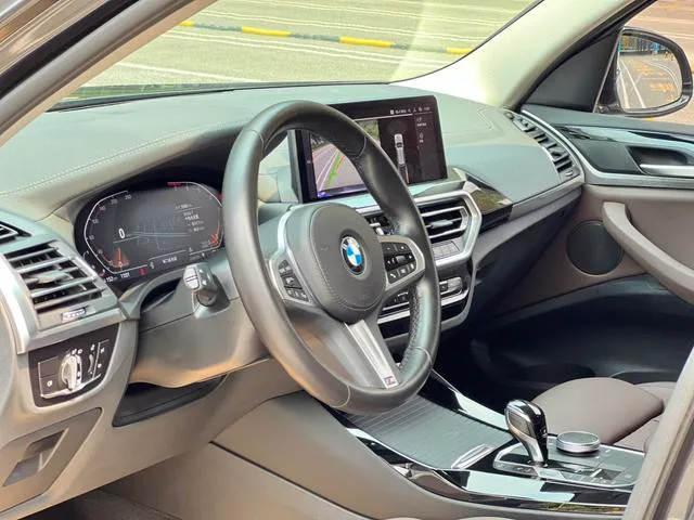 BMW X3 2022 xDrive25i M Conjunto deportivo interior foto 13
