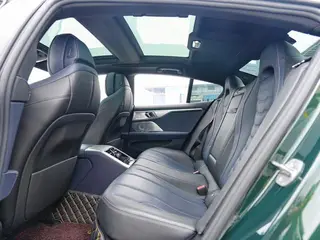 BMW 8 Series 2022 840i xDrive Coupé de cuatro puertas M Conjunto deportivo interior foto 8 BMW 8 Series 2022 840i xDrive Coupé de cuatro puertas M Conjunto deportivo interior foto 8