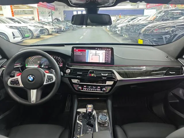 BMW 6 Series GT 2024 630i M Traje deportivo exterior foto 9
