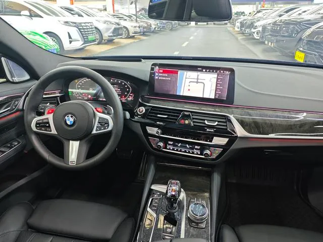 BMW 6 Series GT 2024 630i M Traje deportivo interior foto 11
