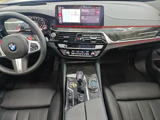 BMW 6 Series GT 2024 630i M Traje deportivo interior foto 12