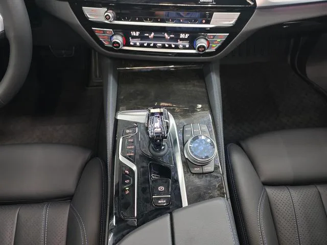 BMW 6 Series GT 2024 630i M Traje deportivo interior foto 17