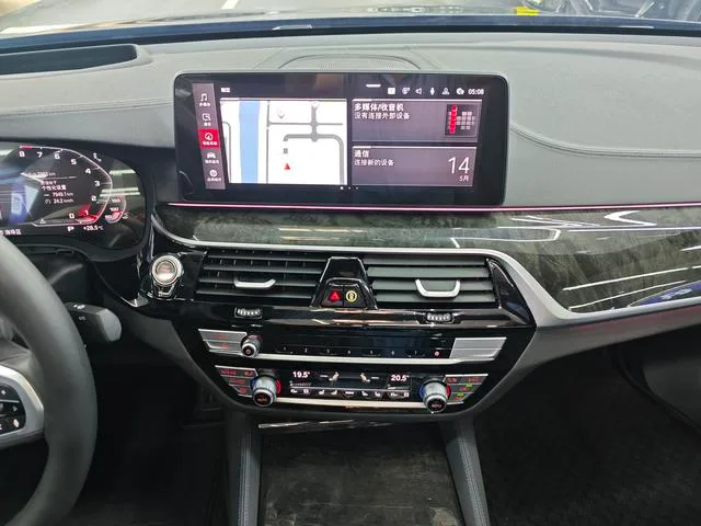 BMW 6 Series GT 2024 630i M Traje deportivo interior foto 18