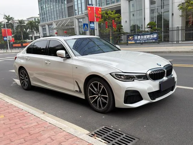 BMW 3 Series 2021 Reforma 325Li M Conjunto deportivo exterior foto 9 BMW 3 Series 2021 Reforma 325Li M Conjunto deportivo exterior foto 9