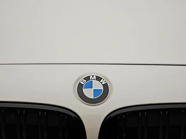 BMW 1 Series 2023 120i M Versión deportiva exterior foto 3 BMW 1 Series 2023 120i M Versión deportiva exterior foto 3