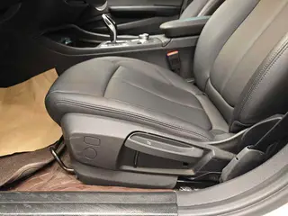 BMW 1 Series 2023 120i M Versión deportiva interior foto 11 BMW 1 Series 2023 120i M Versión deportiva interior foto 11