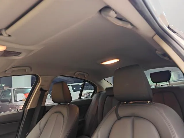 BMW 1 Series 2023 120i M Versión deportiva interior foto 13 BMW 1 Series 2023 120i M Versión deportiva interior foto 13