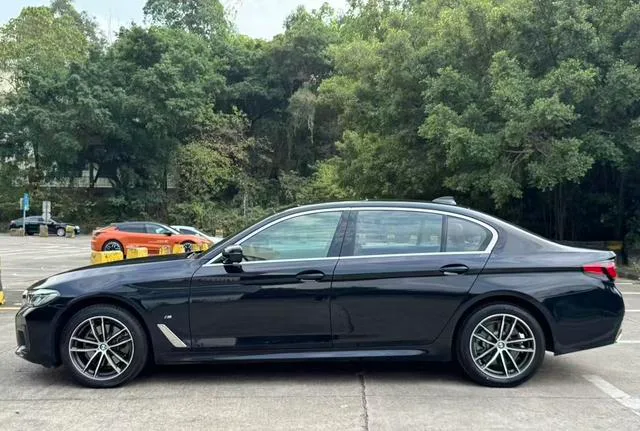BMW 5 Series 2021 525Li M Conjunto deportivo interior foto 11
