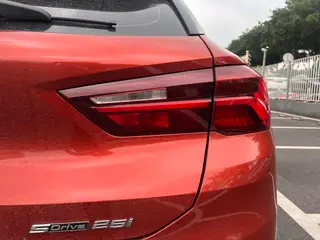 BMW X2 2021 Mise à jour sDrive25i M Ensemble de sport intérieur photo 18 BMW X2 2021 Mise à jour sDrive25i M Ensemble de sport intérieur photo 18