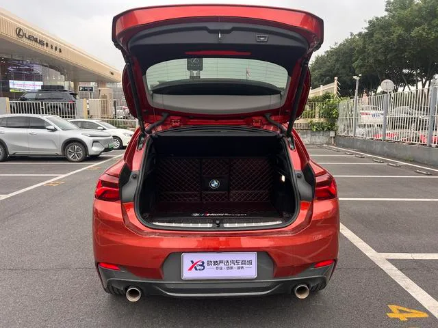 BMW X2 2021 Mise à jour sDrive25i M Ensemble de sport intérieur photo 20 BMW X2 2021 Mise à jour sDrive25i M Ensemble de sport intérieur photo 20