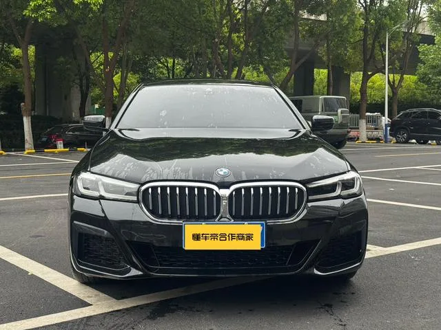 BMW 5 Series 2022 525Li M Conjunto deportivo exterior foto 3 BMW 5 Series 2022 525Li M Conjunto deportivo exterior foto 3