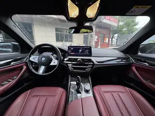 BMW 5 Series 2022 525Li M Conjunto deportivo exterior foto 6 BMW 5 Series 2022 525Li M Conjunto deportivo exterior foto 6