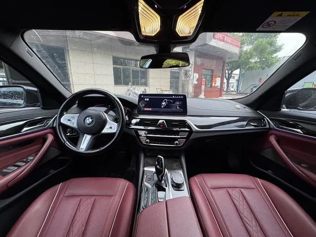 BMW 5 Series 2022 525Li M Conjunto deportivo exterior foto 6 BMW 5 Series 2022 525Li M Conjunto deportivo exterior foto 6