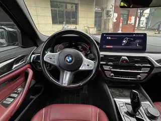 BMW 5 Series 2022 525Li M Conjunto deportivo exterior foto 7 BMW 5 Series 2022 525Li M Conjunto deportivo exterior foto 7