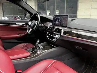 BMW 5 Series 2022 525Li M Conjunto deportivo interior foto 8 BMW 5 Series 2022 525Li M Conjunto deportivo interior foto 8
