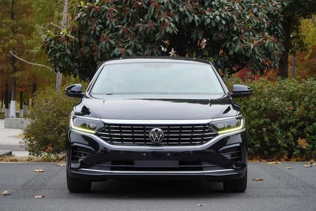 Volkswagen Passat 2022 330TSI Versión de élite exterior foto 2 Volkswagen Passat 2022 330TSI Versión de élite exterior foto 2