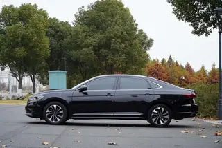Volkswagen Passat 2022 330TSI Versión de élite exterior foto 3 Volkswagen Passat 2022 330TSI Versión de élite exterior foto 3