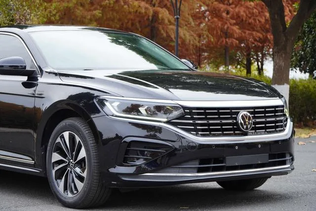 Volkswagen Passat 2022 330TSI Versión de élite exterior foto 4 Volkswagen Passat 2022 330TSI Versión de élite exterior foto 4