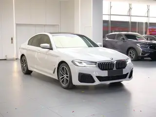 BMW 5 Series 2020 525i M Conjunto deportivo exterior foto 3 BMW 5 Series 2020 525i M Conjunto deportivo exterior foto 3